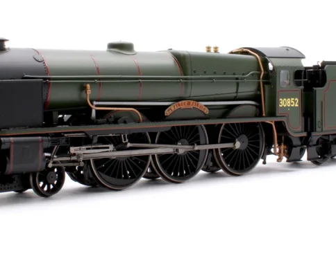 Hornby R3732 Lord Nelson Class 4-6-0 30852 ‘Sir Walter Raleigh’ BR Green Early Emblem Steam Locomotive