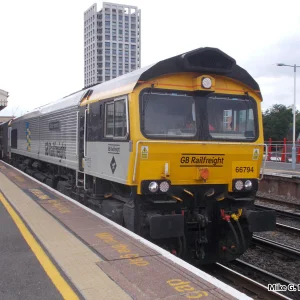 GAUGEMASTER COLLECTION GM2210105 CLASS 66 794 'STEVE HANNAM' RAILFREIGHT PETROLEUM DIESEL LOCOMOTIVE