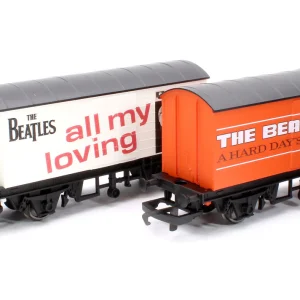 HORNBY R30335 THE BEATLES THE LIVERPOOL CONNECTION: EP COLLECTION SIDE B TRAIN PACK (LIMITED EDITION) STEAM LOCOMOTIVE