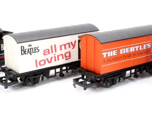 HORNBY R30335 THE BEATLES THE LIVERPOOL CONNECTION: EP COLLECTION SIDE B TRAIN PACK (LIMITED EDITION) STEAM LOCOMOTIVE
