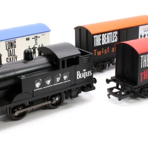 HORNBY R30258 THE BEATLES THE LIVERPOOL CONNECTION: EP COLLECTION SIDE A TRAIN PACK