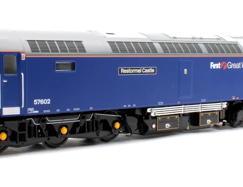 GAUGEMASTER COLLECTION GM4240601 CLASS 57 602 ‘RESTORMEL CASTLE’ FIRST GREAT WESTERN BLUE DIESEL LOCOMOTIVE