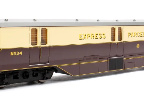 HORNBY R30384 RAILROAD PLUS GWR BO-BO NO. 34 PARCELS CAR DIESEL LOCOMOTIVE