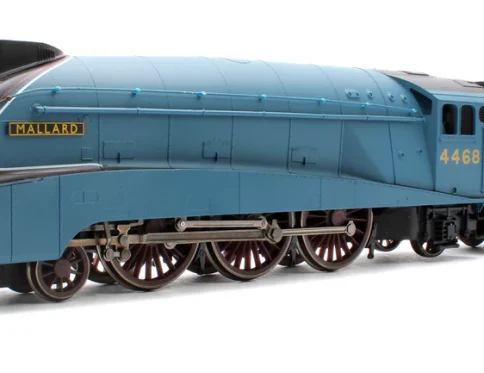 Hornby R3371 RailRoad A4 Class 4-6-2 4468 ‘Mallard’ LNER Garter Blue Steam Locomotive